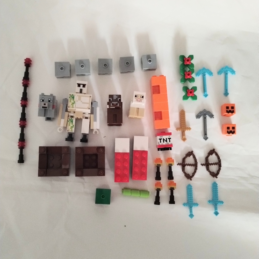 New Lego Minecraft Minifigures and Brick Built items